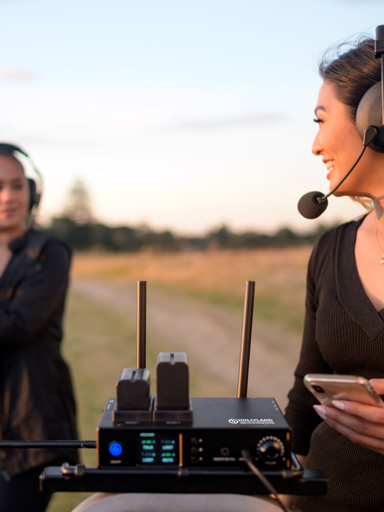 Effortless Team Communication at a Range of 1,000ft (300m)